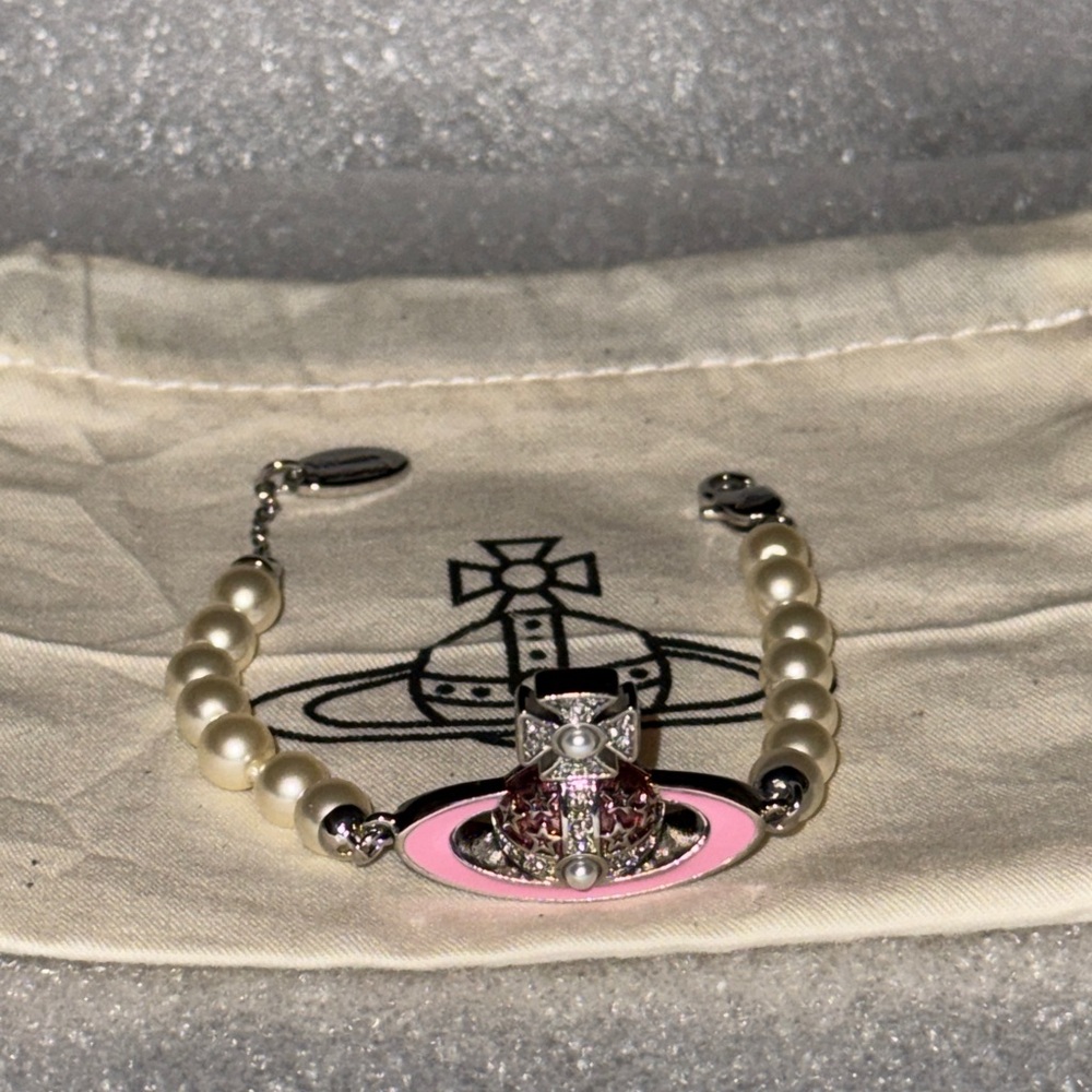 Vivienne Westwood Roxanne pearl bracelet with a pink enamel orb Brand New - Picture 3 of 6